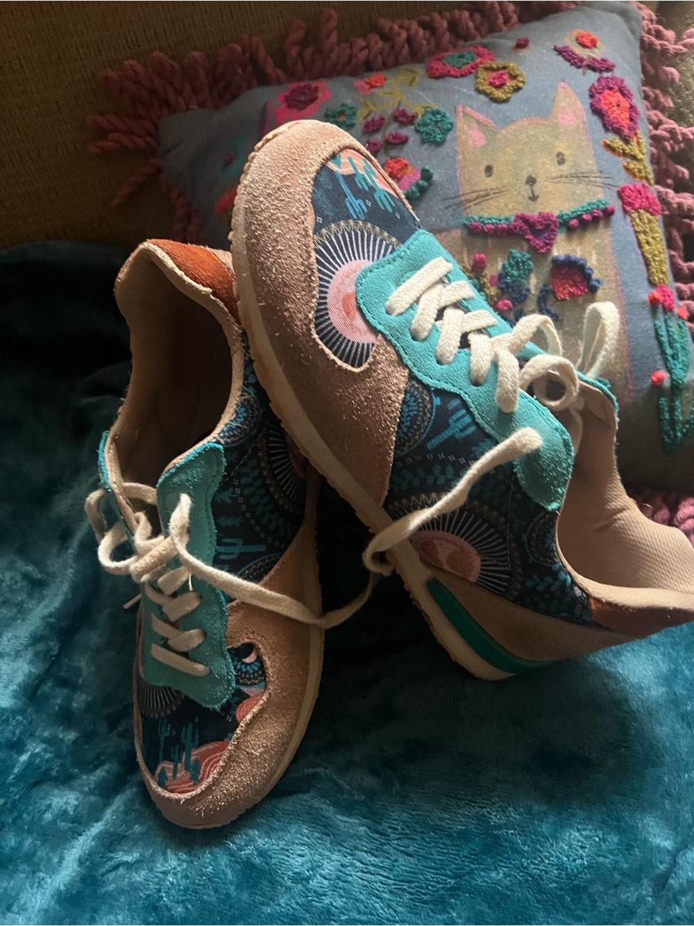 inkkas Teal and Tan Patterned Women's Lace-Up Sneakers Size 9 Pre-owned